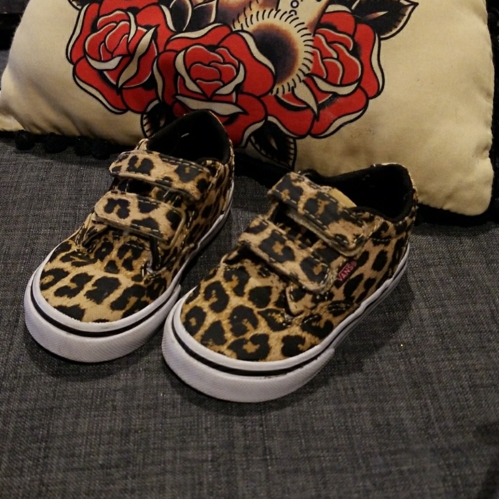 KENDRA Vans baby girl size 5 leopard velcro shoe
